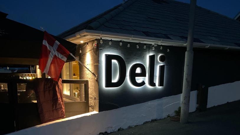 Den lille Deli, Lys i Mørket 2025, Læsø